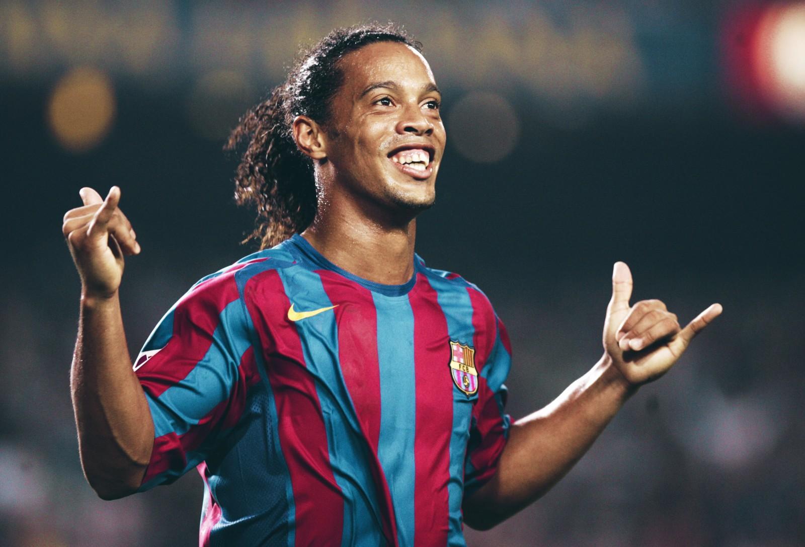 Ronaldinho là ai? Ảo thuật gia trên sân cỏ