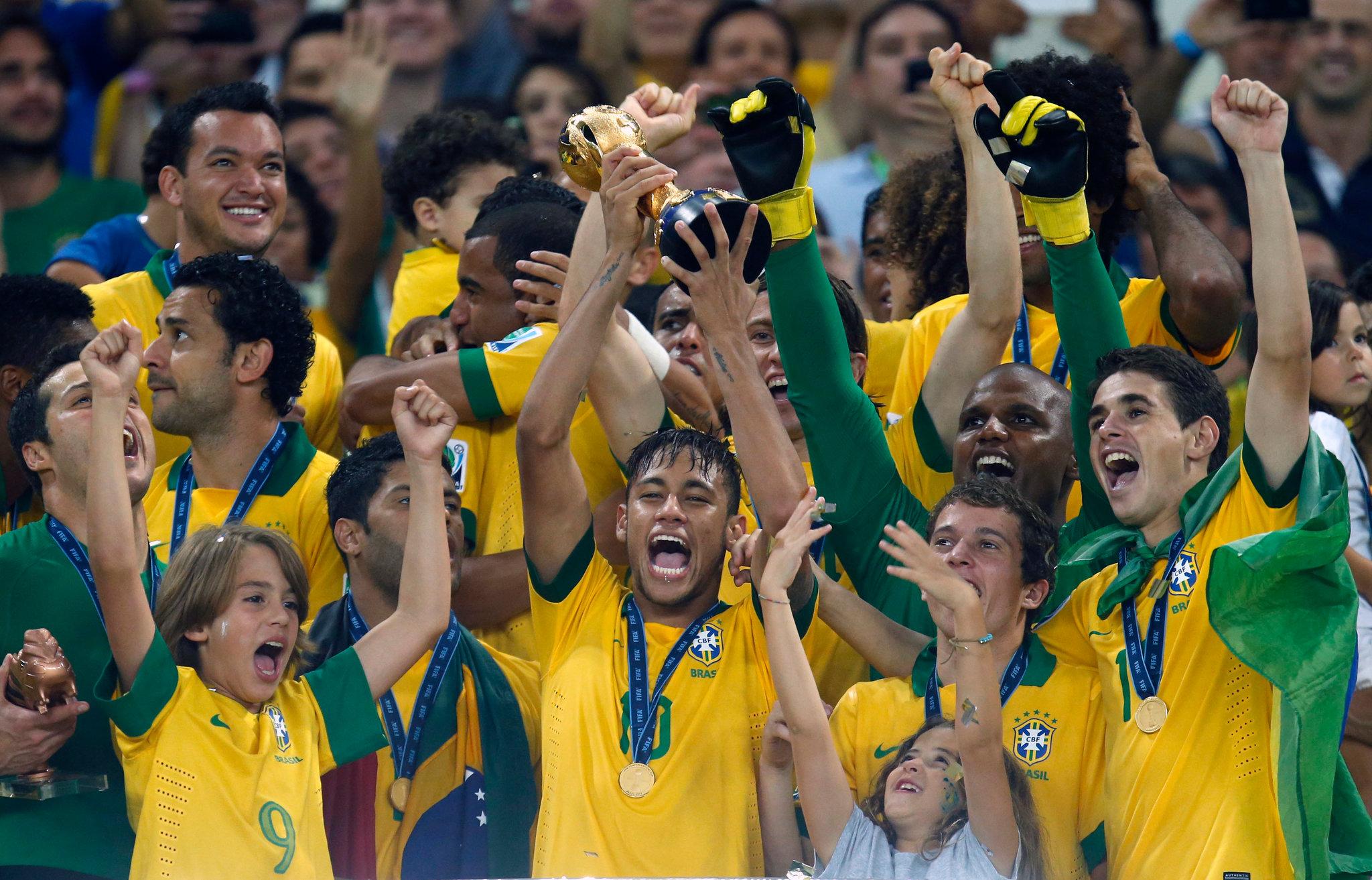 Đội tuyển bóng đá quốc gia Brazil là gì? Chim hoàng yến vĩ đại