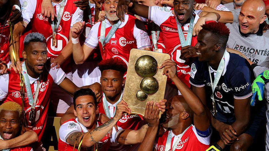 Ligue 2 là gì? Giải bóng đá chuyên nghiệp đứng thứ hai của Pháp