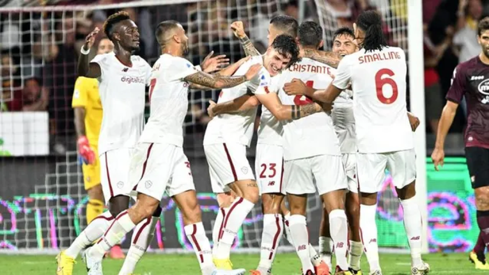 Roma thắng trận đầu tiên ở Serie A 2022/23, Mourinho phản ứng thế nào?