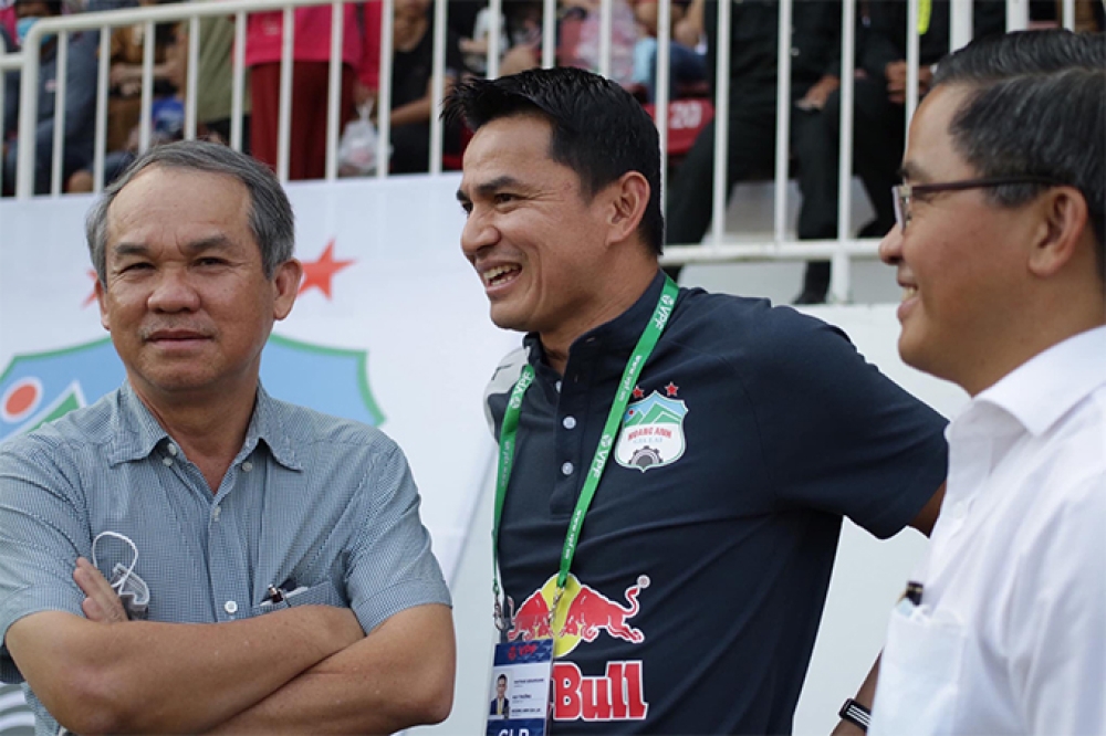 HLV Kiatisak sẽ rời HAGL trở về dẫn dắt U23 Thái Lan?