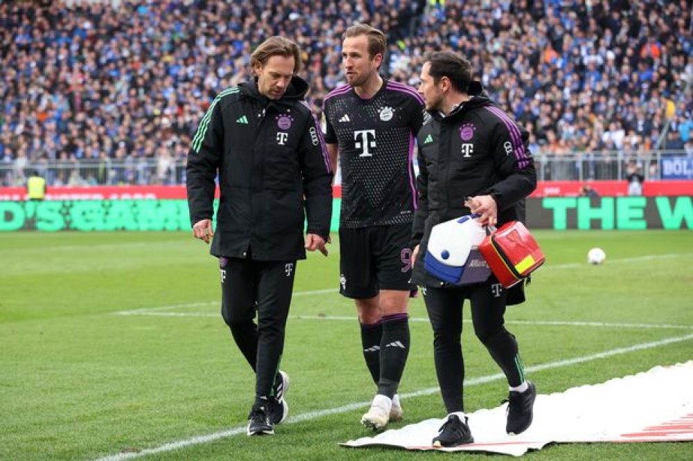 Harry Kane dính chấn thương mắt cá chân nguy cơ lỡ đại chiến với Arsenal và Borussia Dortmund.