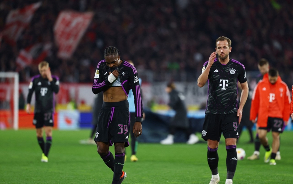 Bayern Munich hụt hơi trong cuộc đua ngôi vương Bundesliga