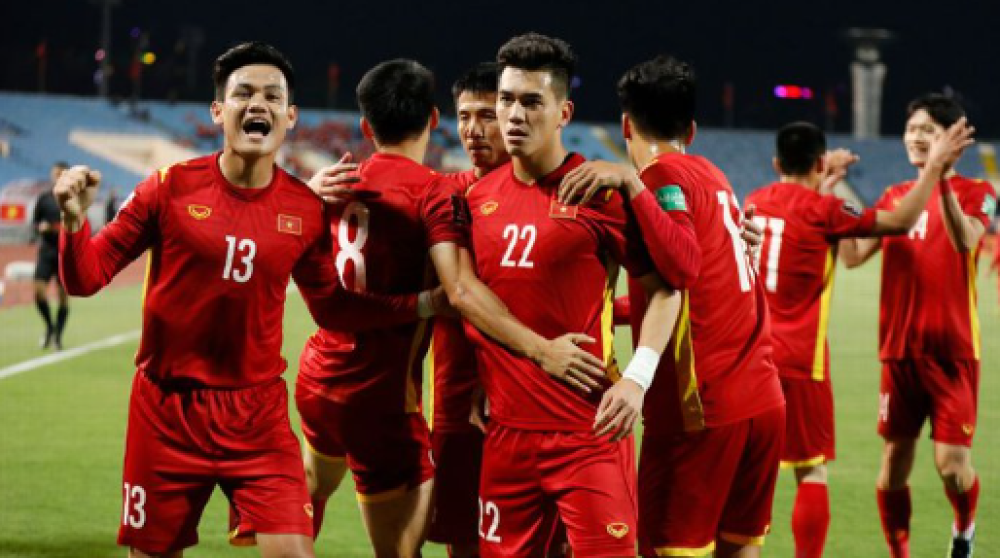 Tuyển Việt Nam tiếp tục vượt mặt Thái Lan trên bảng xếp hạng FIFA